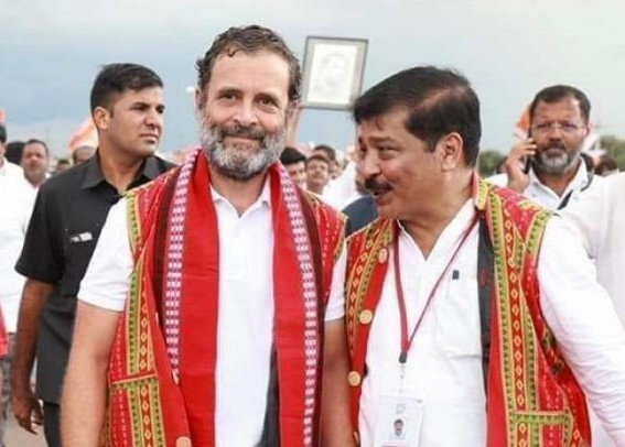 Netizens applaud Rahul Gandhi for wearing Tripura’s traditional attire at Bengaluru Netizens applaud Rahul Gandhi for wearing Tripura’s traditional attire at Bengaluru